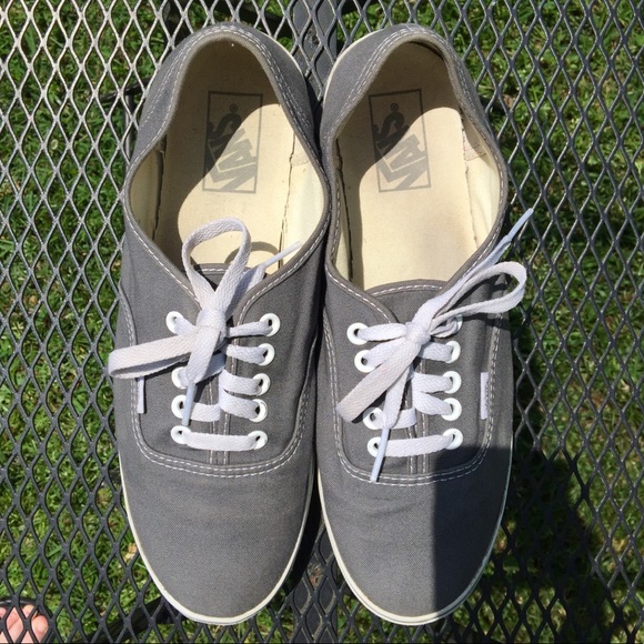 Vans Shoes - 🎮SALE🎮 Authentic Style Gray Vans EUC Sz 10